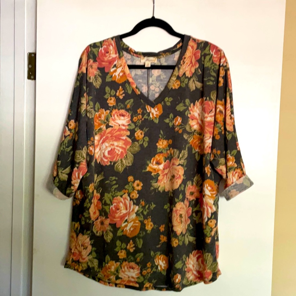 Grey floral 3/4 sleeve v neck top